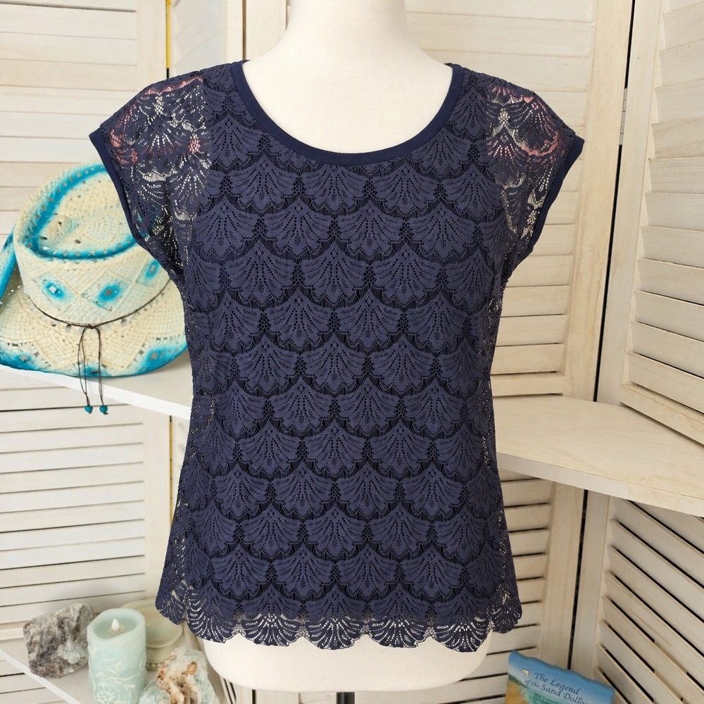 The Limited Navy Blue Lace Overlay Cap Sleeve Top Size XS Scalloped Fan Blouse